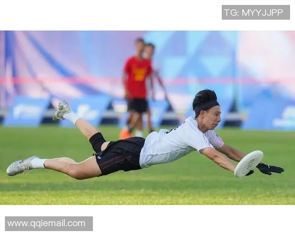 飞盘热议:北京飞盘队在耐力比赛中的表现引发广泛讨论与争议 飞盘热议:北京飞盘队在耐力比赛中的表现引发广泛讨论与争议