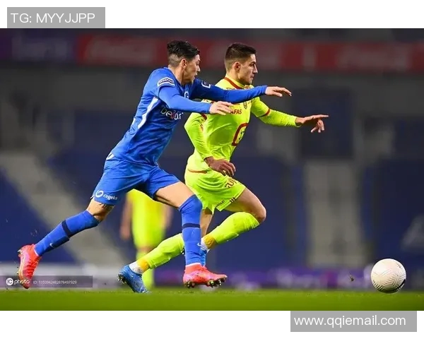 亨克与梅赫伦激战正酣谁能在这场对决中笑到最后