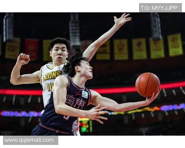 广东队与广厦队激烈对抗现场精彩瞬间回顾与分析