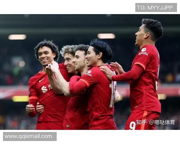 武汉对阵恒大激战正酣比分悬念不断双方球员全力以赴争夺胜利 武汉对阵恒大激战正酣比分悬念不断双方球员全力以赴争夺胜利