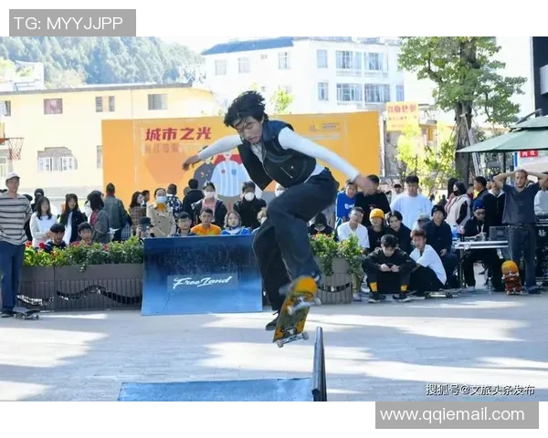 重庆攀岩队逆袭滑板精英赛展现青春风采与团队精神 重庆攀岩队逆袭滑板精英赛展现青春风采与团队精神