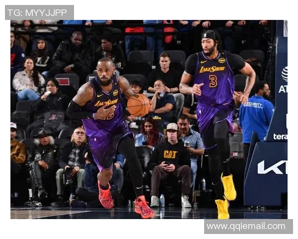 2015年湖人对阵快船的经典对决回顾与精彩瞬间分析