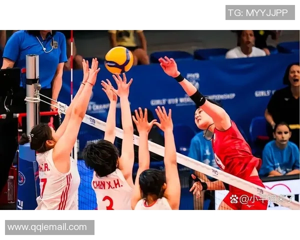 中国女排迎战俄罗斯队力争胜利展现团队精神与拼搏意志