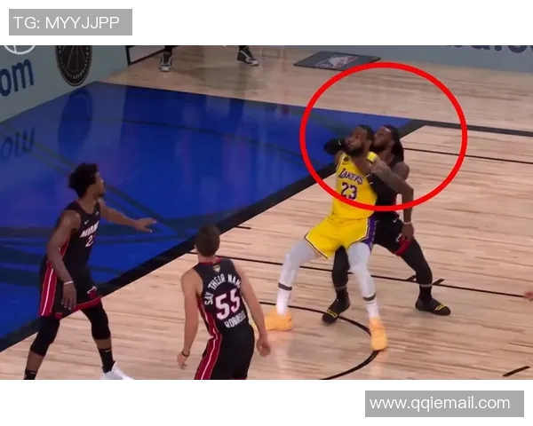 勇士与热火激战正酣精彩瞬间回顾与分析尽在QQ国语直播中