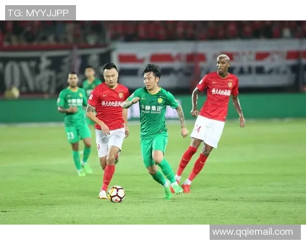 广州恒大与中国国安激战正酣谁能在这场巅峰对决中笑到最后